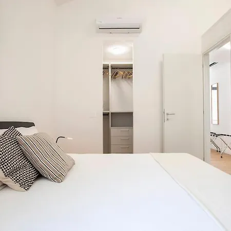 Lejlighed Urban Oasis Near Termini With Patio, Int1b *