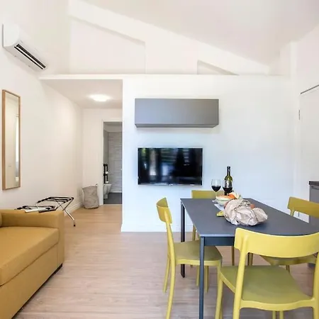 Lejlighed Urban Oasis Near Termini With Patio, Int1b